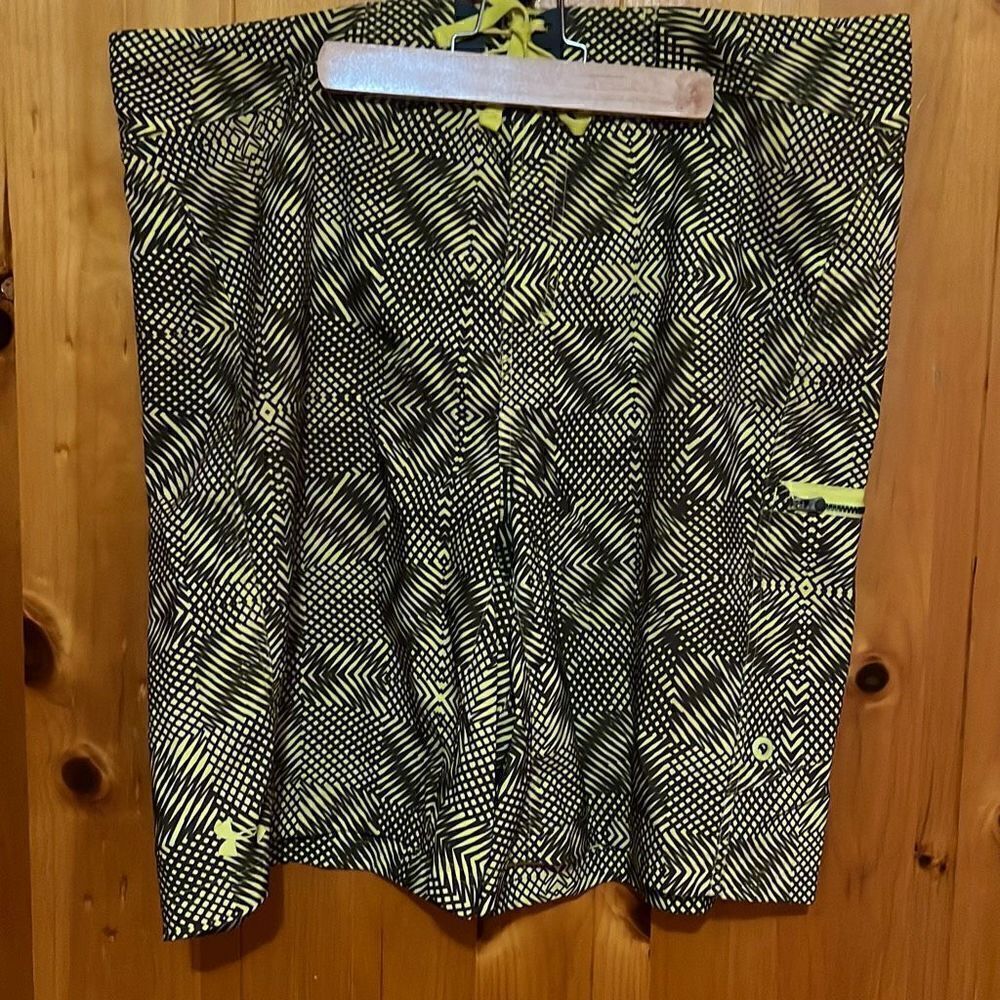 Under Armour Men's Yellow Black Abstract Loose Swim Board Shorts Size 40